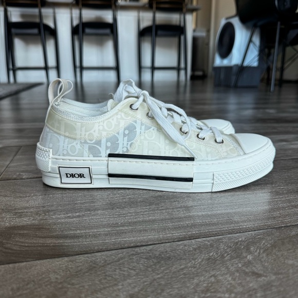 Dior Men’s White and Gray Sneakers - Picture 11 of 13